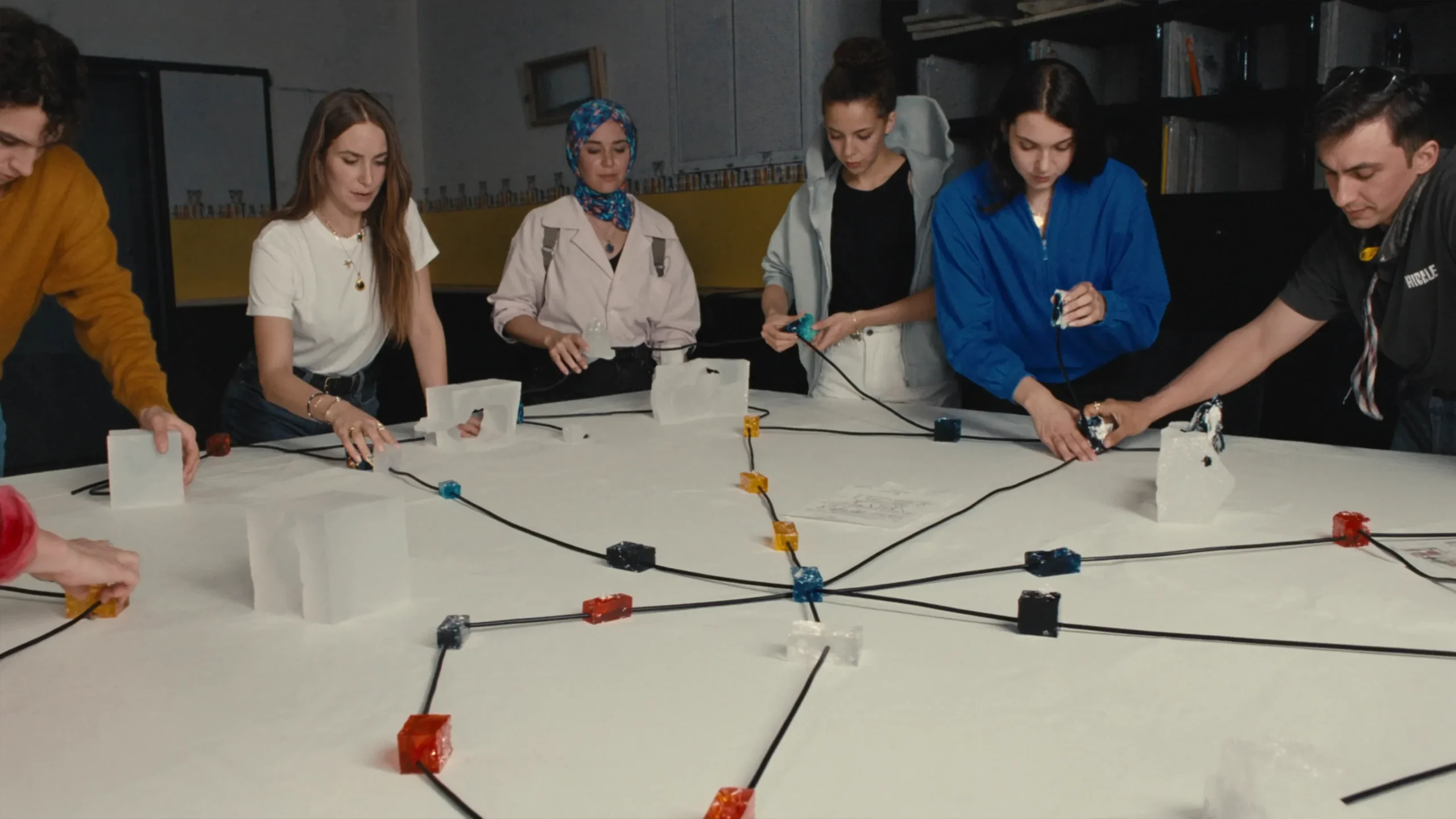 En 2026, de jeunes adultes construiront un réseau à Vienne pendant ces transits astrologiques.