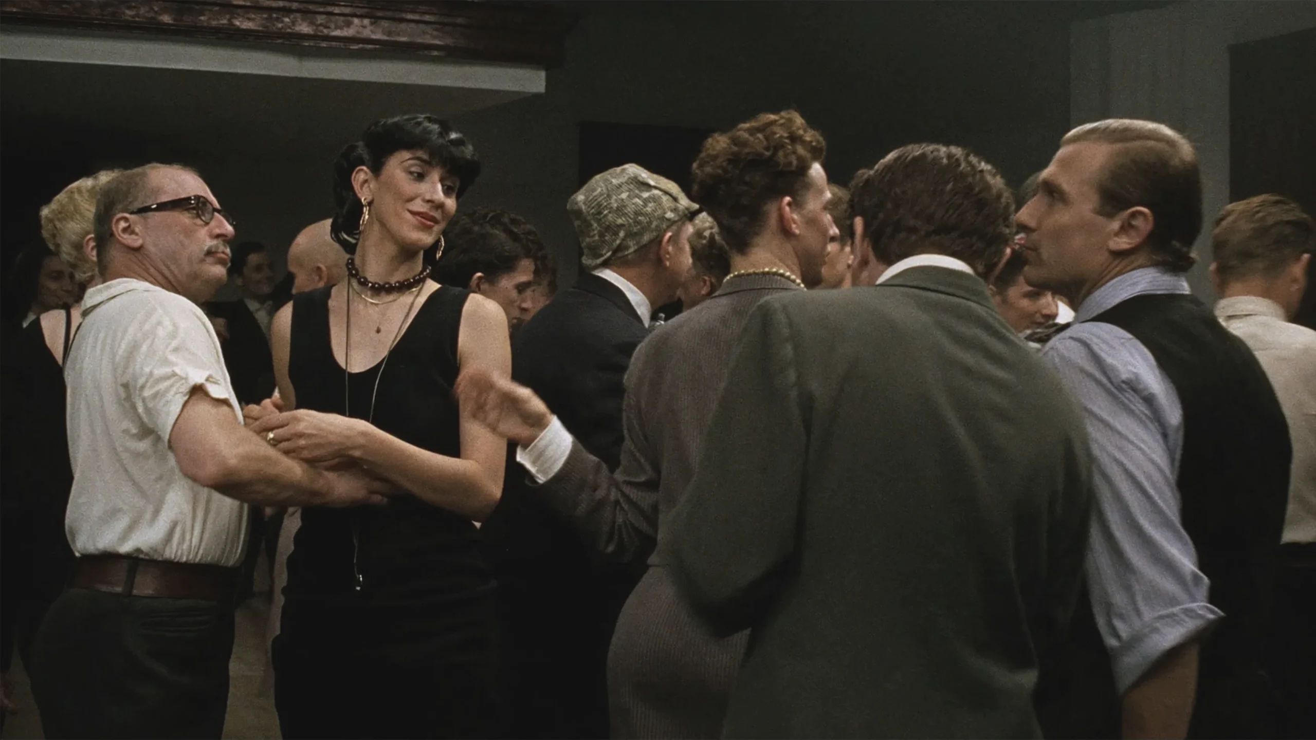 Queeres Weimarer Berlin in einem Tanzlokal um 1930